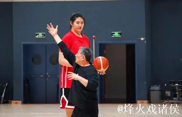 “小巨人”张子宇WCBA首秀惊艳 替补登场砍下15分6板 “小巨人”张子宇WCBA首秀惊艳 替补登场砍下15分6板